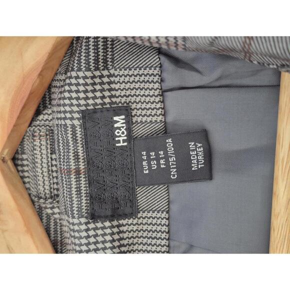 H&M Ladies Gray Plaid Trench Coat 3/4 Length 3 Button Front Pockets - Picture 4 of 5